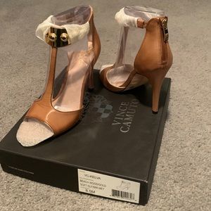 NEW VINCE CAMUTO VC-KELVA 8.5M Beachwood/Gold Leather Stiletto Sandals